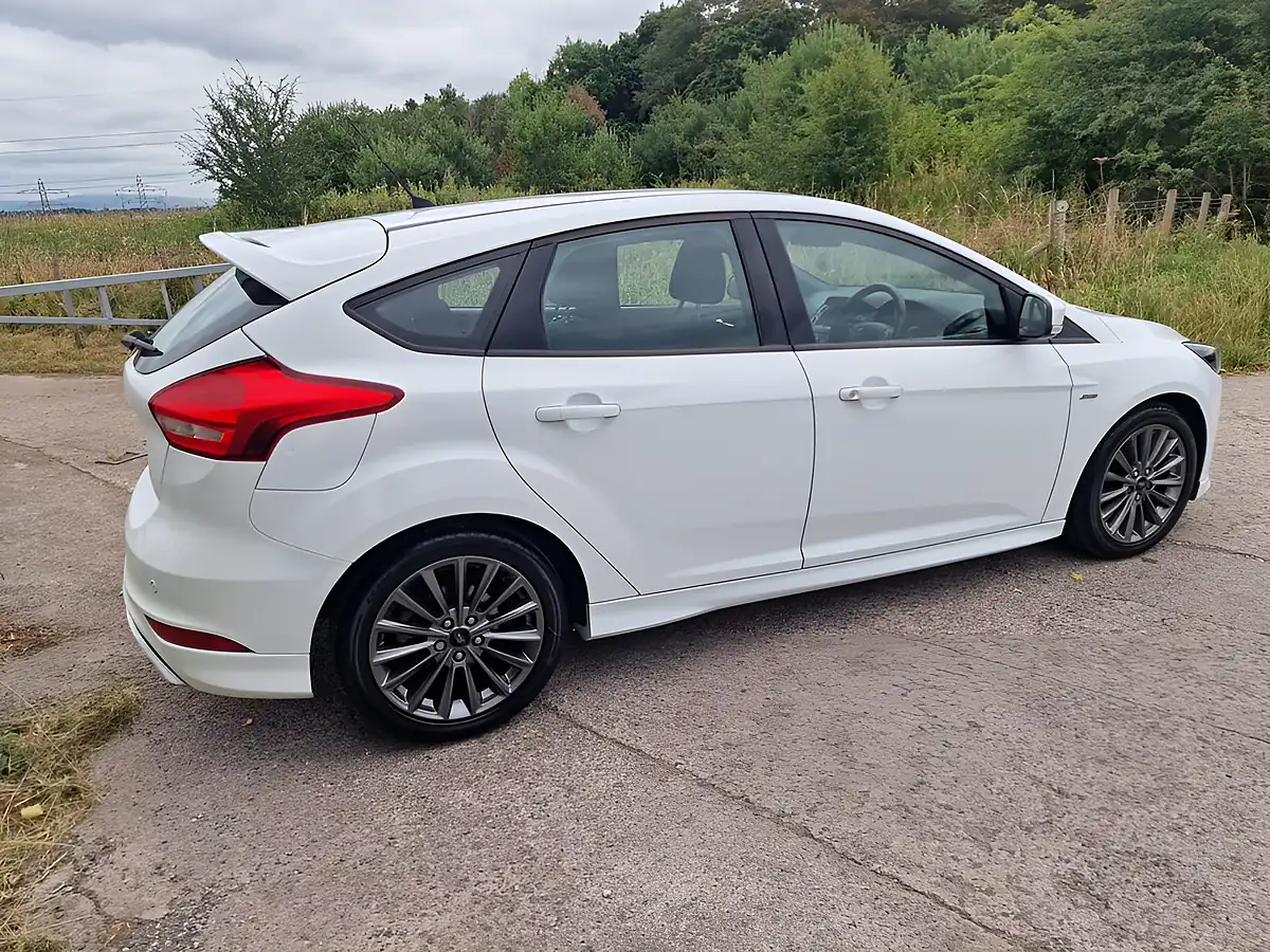 Used 2016 Ford Focus ST-Line White - Interior and Exterior details 5
