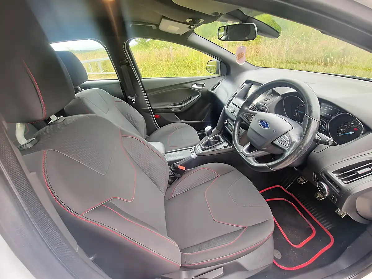 Used 2016 Ford Focus ST-Line White - Interior and Exterior details 7