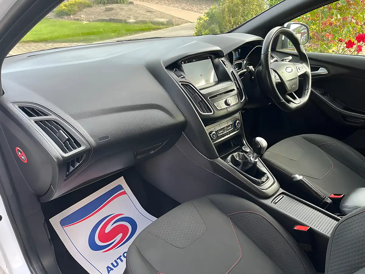 Used 2016 Ford Focus ST-Line White - Interior and Exterior details 11