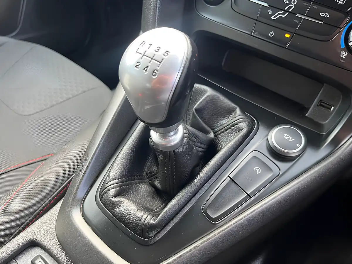 Used 2016 Ford Focus ST-Line White - Interior and Exterior details 12