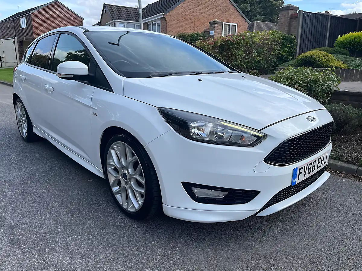 Used 2016 Ford Focus ST-Line White - Interior and Exterior details 6