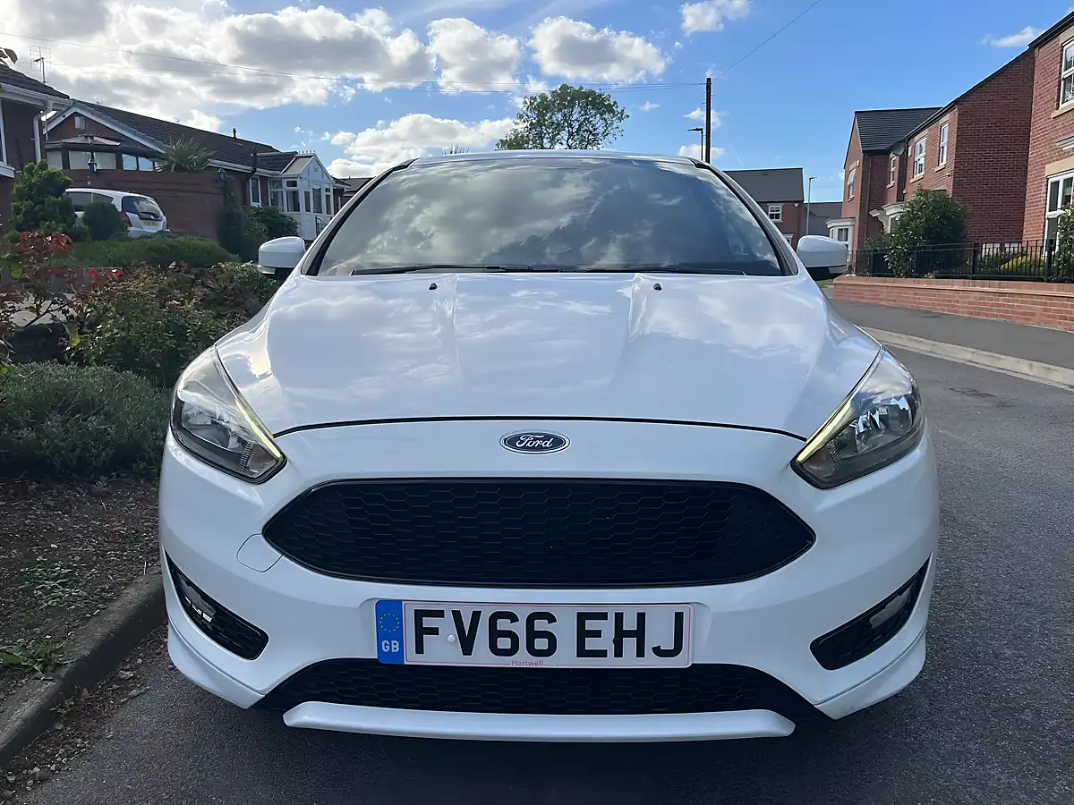 Used 2016 Ford Focus ST-Line White - Interior and Exterior details 7