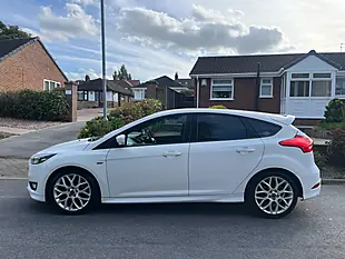 Used 2016 Ford Focus ST-Line White - Interior and Exterior details 9