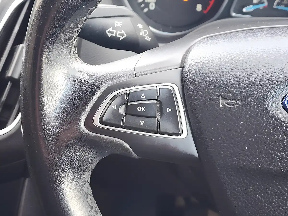 Used 2016 Ford Focus Style Blue - Interior and Exterior details 14