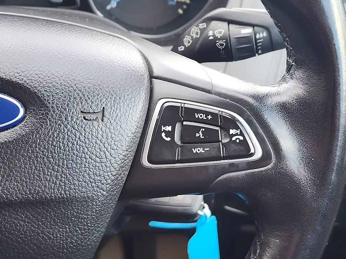 Used 2016 Ford Focus Style Blue - Interior and Exterior details 15