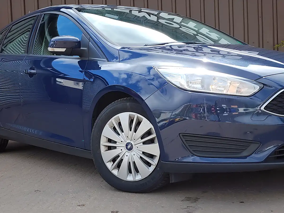 Used 2016 Ford Focus Style Blue - Interior and Exterior details 2