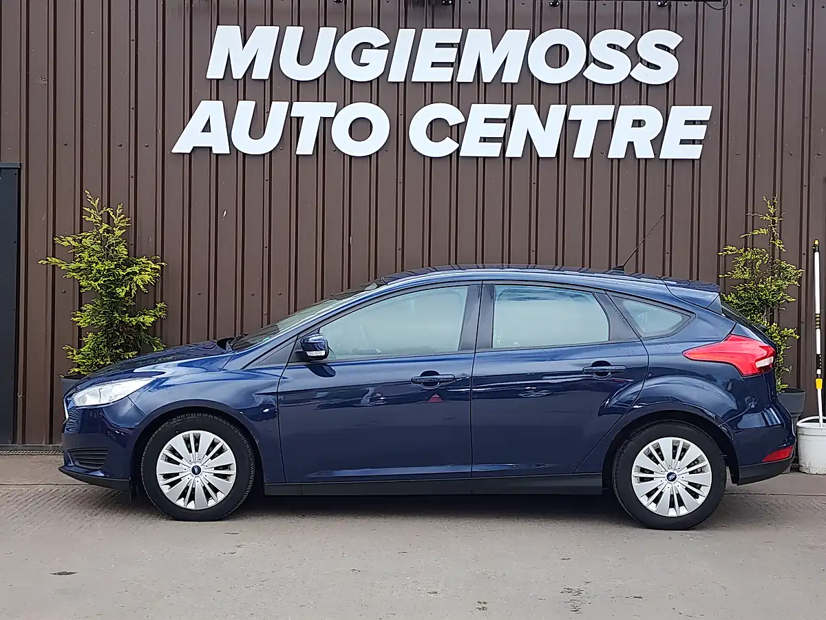Used 2016 Ford Focus Style Blue - Interior and Exterior details 4