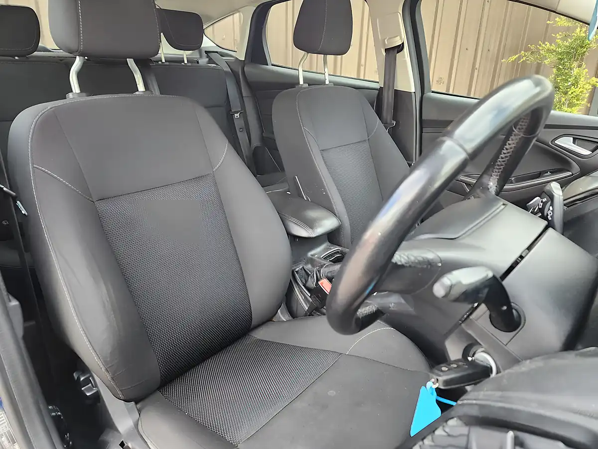 Used 2016 Ford Focus Style Blue - Interior and Exterior details 6