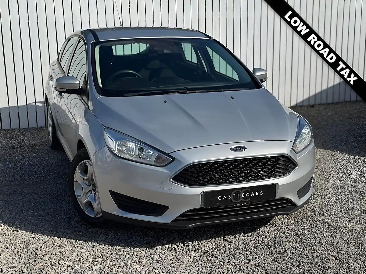 Used 2016 Ford Focus Style Silver - Front View
