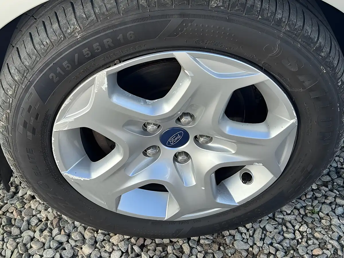 Used 2016 Ford Focus Style Silver - Interior and Exterior details 13