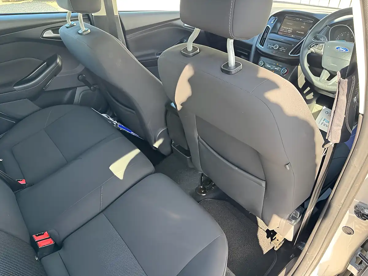 Used 2016 Ford Focus Style Silver - Interior and Exterior details 19