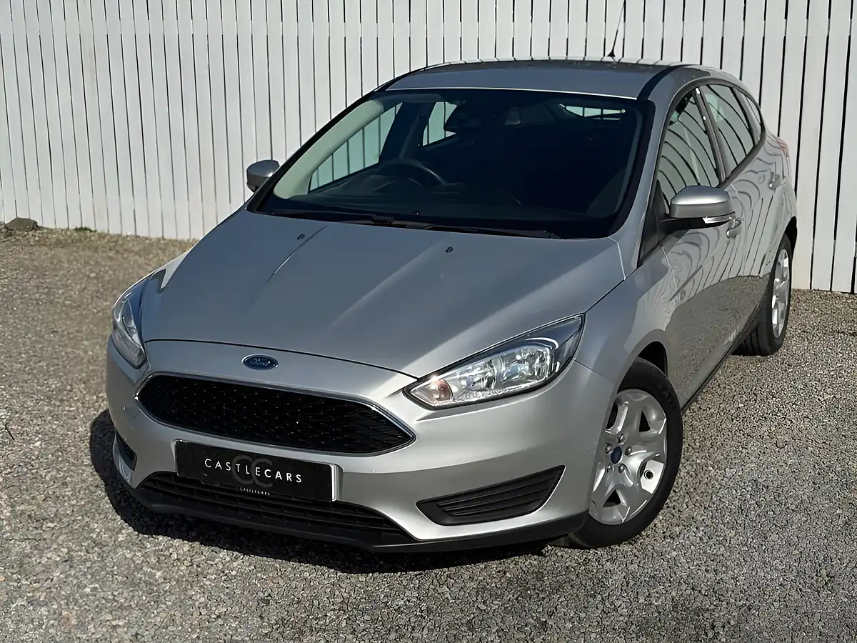 Used 2016 Ford Focus Style Silver - Interior and Exterior details 2