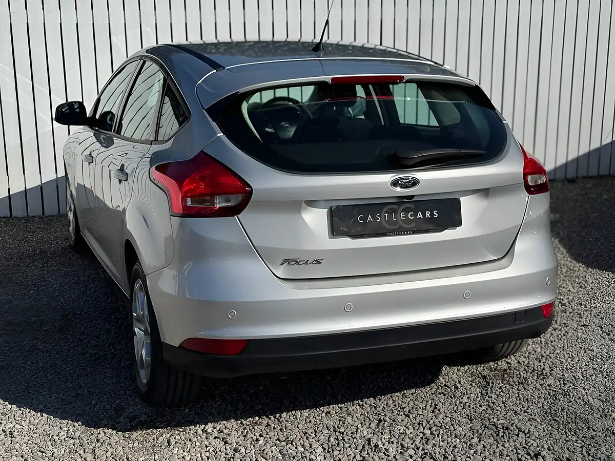 Used 2016 Ford Focus Style Silver - Interior and Exterior details 4