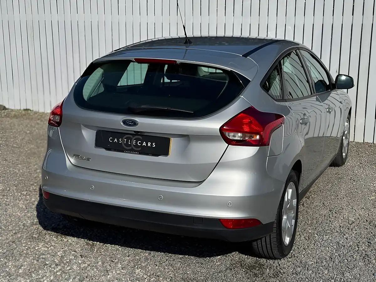 Used 2016 Ford Focus Style Silver - Interior and Exterior details 5