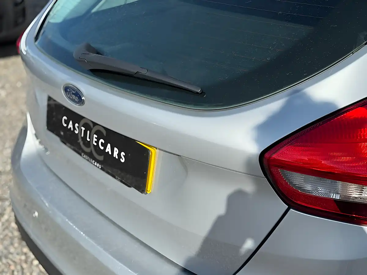 Used 2016 Ford Focus Style Silver - Interior and Exterior details 8