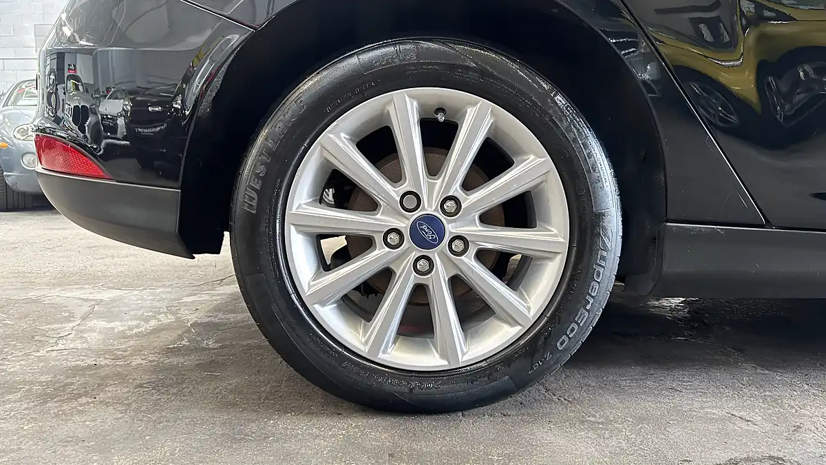 Used 2016 Ford Focus Titanium Black - Interior and Exterior details 13