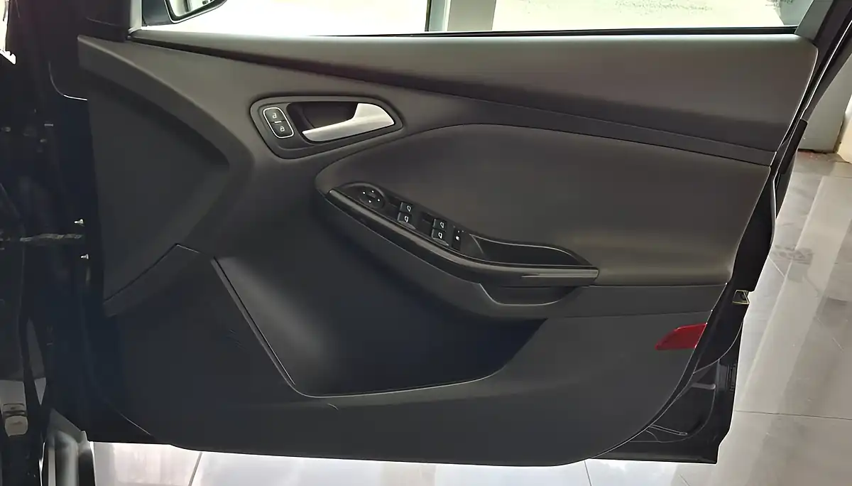 Used 2016 Ford Focus Titanium Black - Interior and Exterior details 11