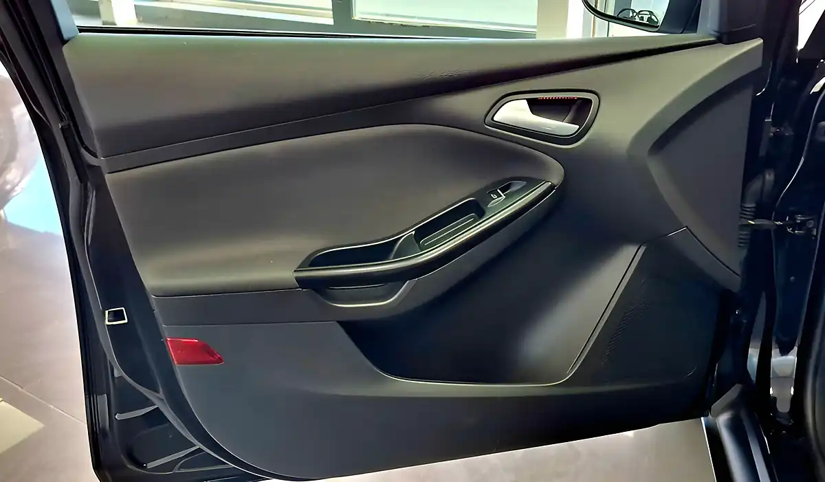 Used 2016 Ford Focus Titanium Black - Interior and Exterior details 18