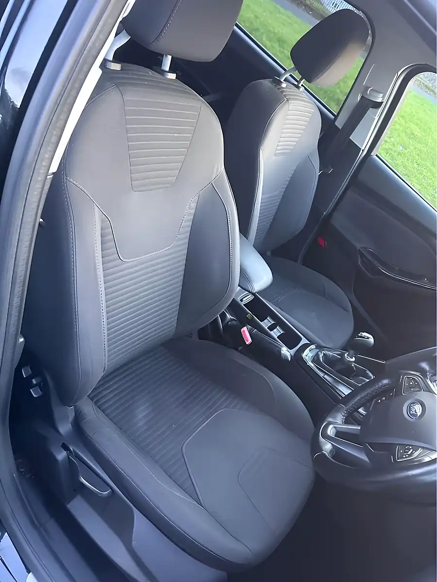 Used 2016 Ford Focus Titanium Black - Interior and Exterior details 10