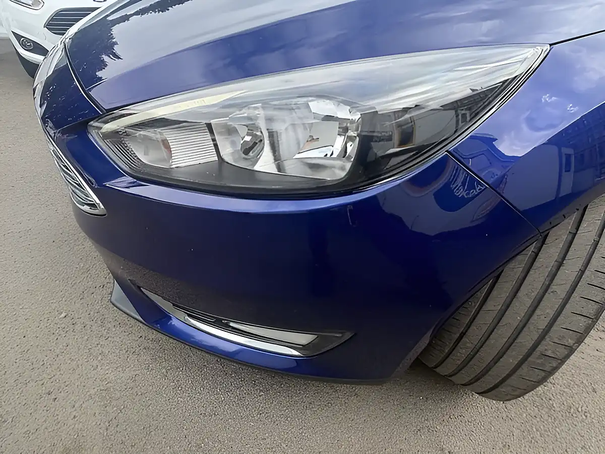Used 2016 Ford Focus Titanium Blue - Interior and Exterior details 10