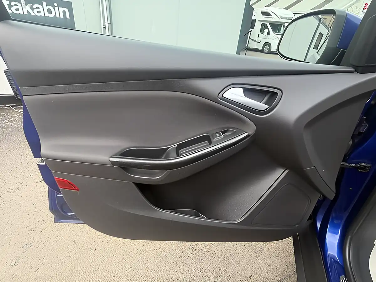 Used 2016 Ford Focus Titanium Blue - Interior and Exterior details 12