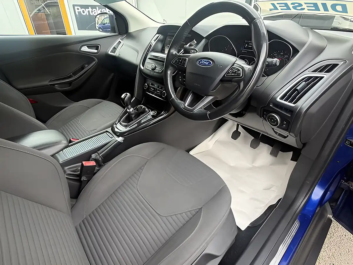 Used 2016 Ford Focus Titanium Blue - Interior and Exterior details 13