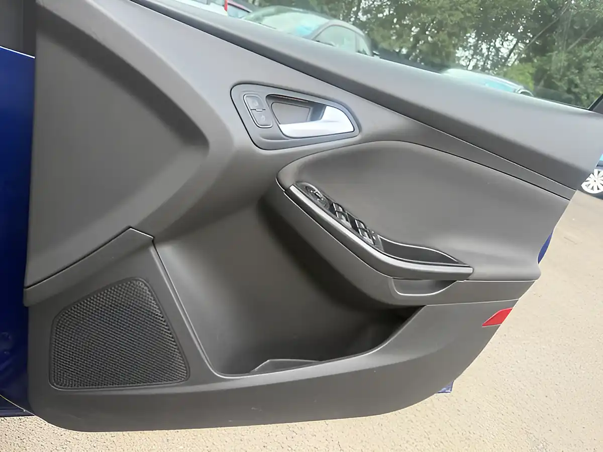 Used 2016 Ford Focus Titanium Blue - Interior and Exterior details 19