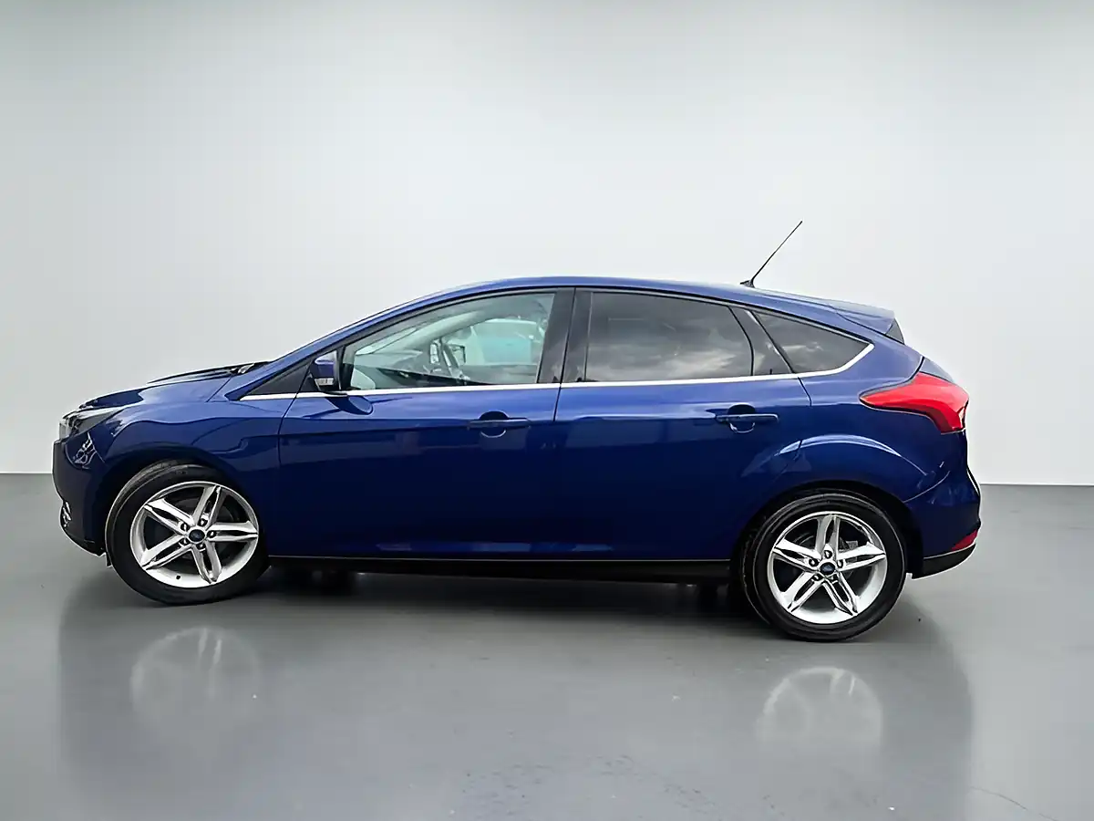 Used 2016 Ford Focus Titanium Blue - Interior and Exterior details 4