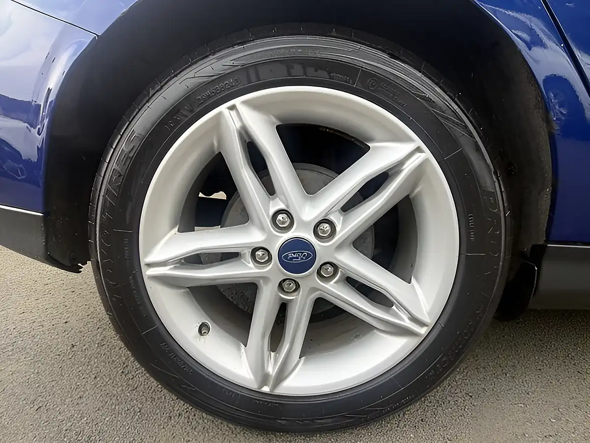 Used 2016 Ford Focus Titanium Blue - Interior and Exterior details 7