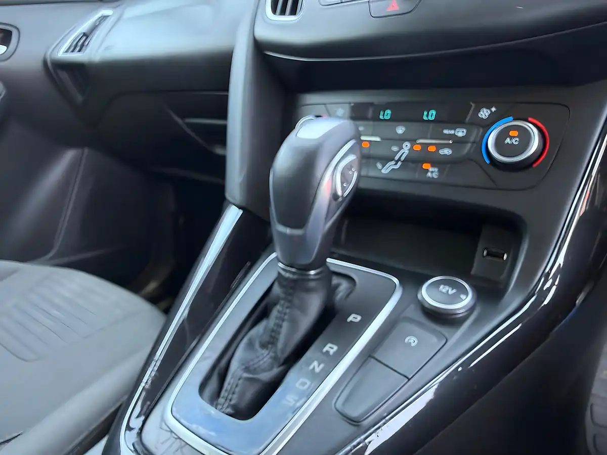 Used 2016 Ford Focus Titanium Blue - Interior and Exterior details 10