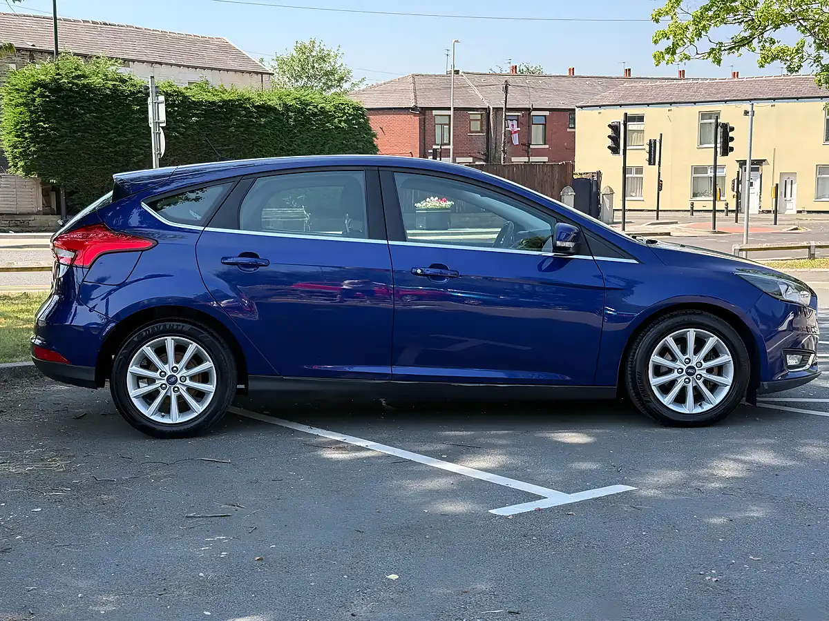 Used 2016 Ford Focus Titanium Blue - Interior and Exterior details 8
