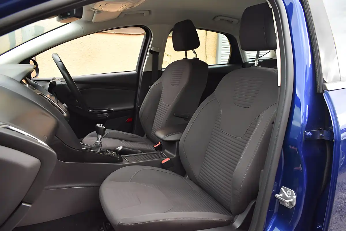 Used 2016 Ford Focus Titanium Blue - Interior and Exterior details 12