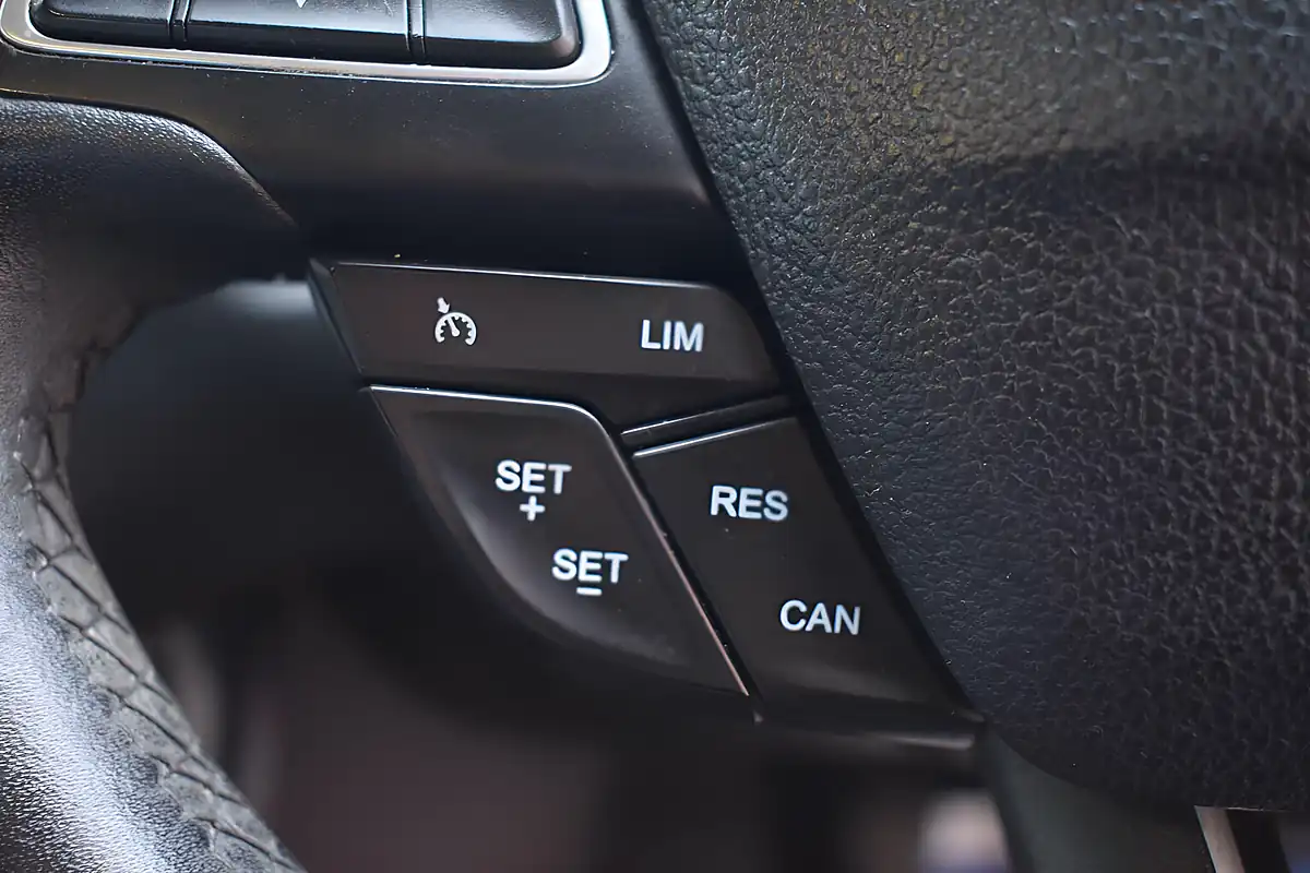 Used 2016 Ford Focus Titanium Blue - Interior and Exterior details 18
