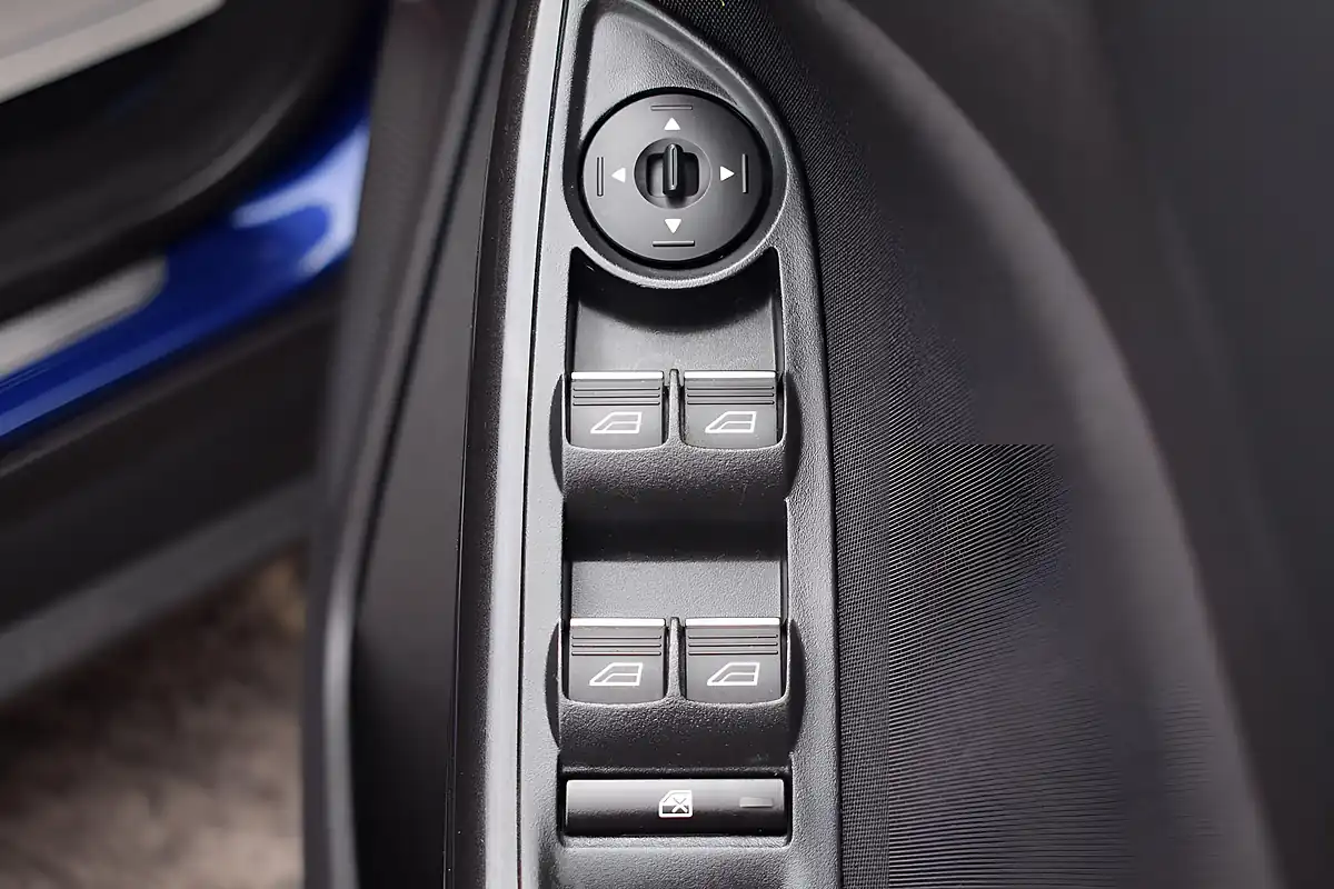 Used 2016 Ford Focus Titanium Blue - Interior and Exterior details 20
