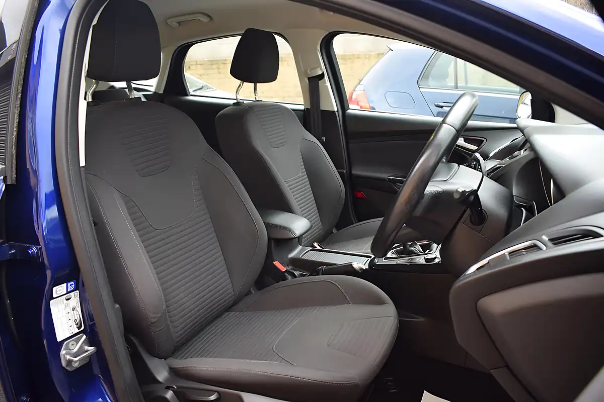 Used 2016 Ford Focus Titanium Blue - Interior and Exterior details 8