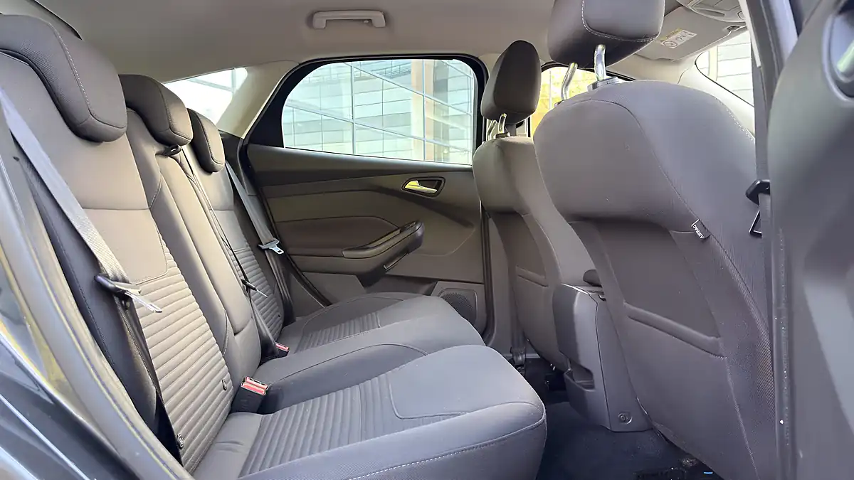 Used 2016 Ford Focus Titanium Grey - Interior and Exterior details 15