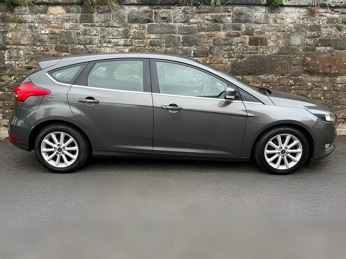 Used 2016 Ford Focus Titanium Grey - Interior and Exterior details 4