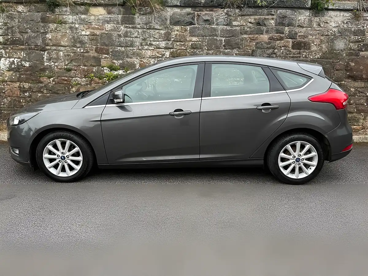 Used 2016 Ford Focus Titanium Grey - Interior and Exterior details 5