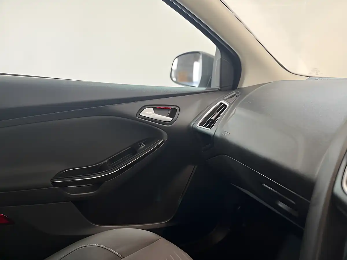 Used 2016 Ford Focus Titanium Grey - Interior and Exterior details 14