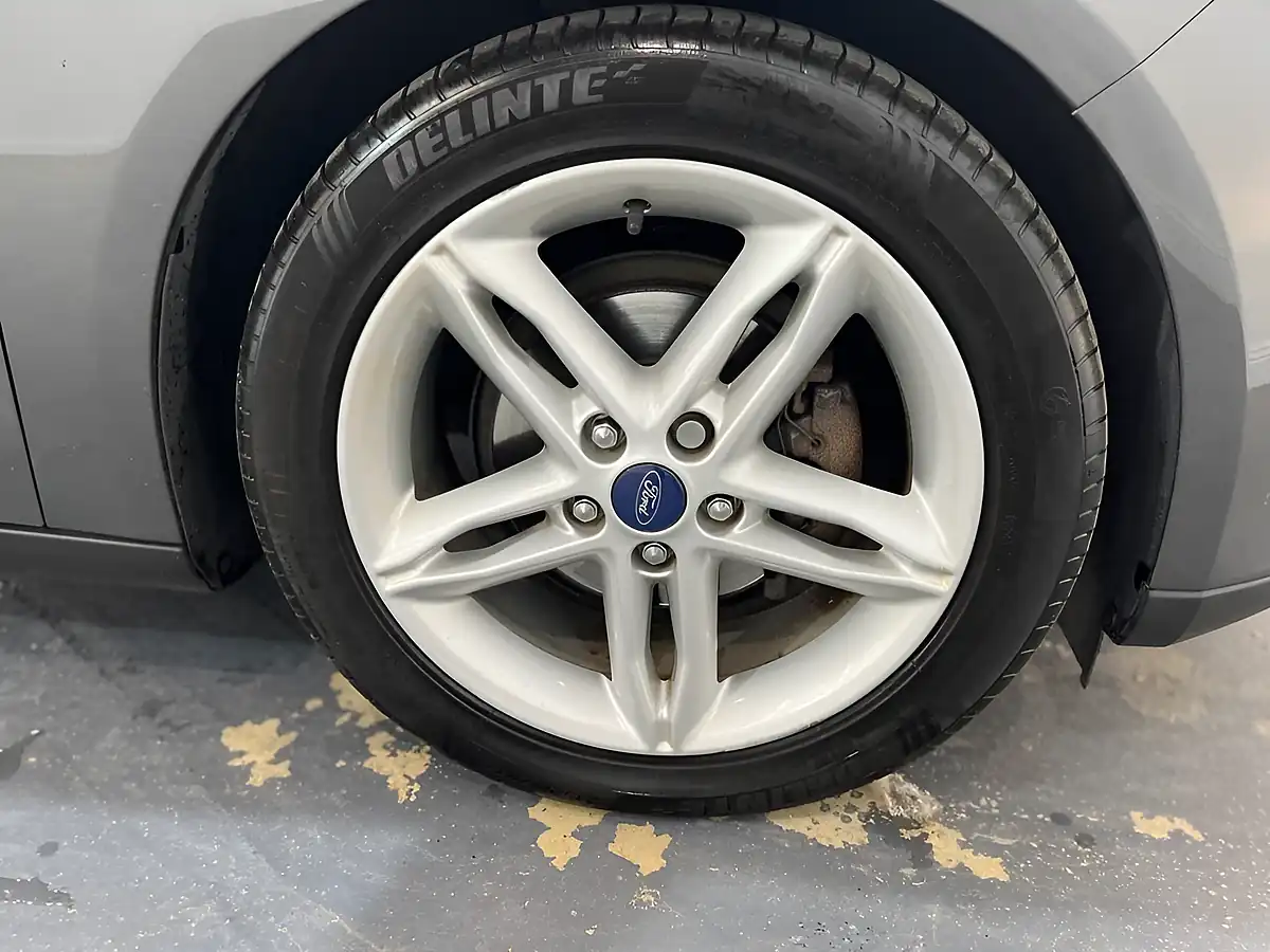 Used 2016 Ford Focus Titanium Grey - Interior and Exterior details 7