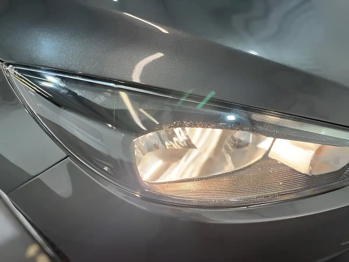 Used 2016 Ford Focus Titanium Grey - Interior and Exterior details 8