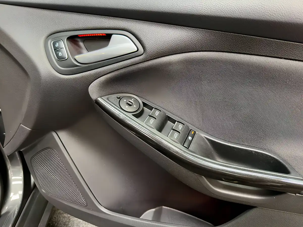 Used 2016 Ford Focus Titanium Grey - Interior and Exterior details 13