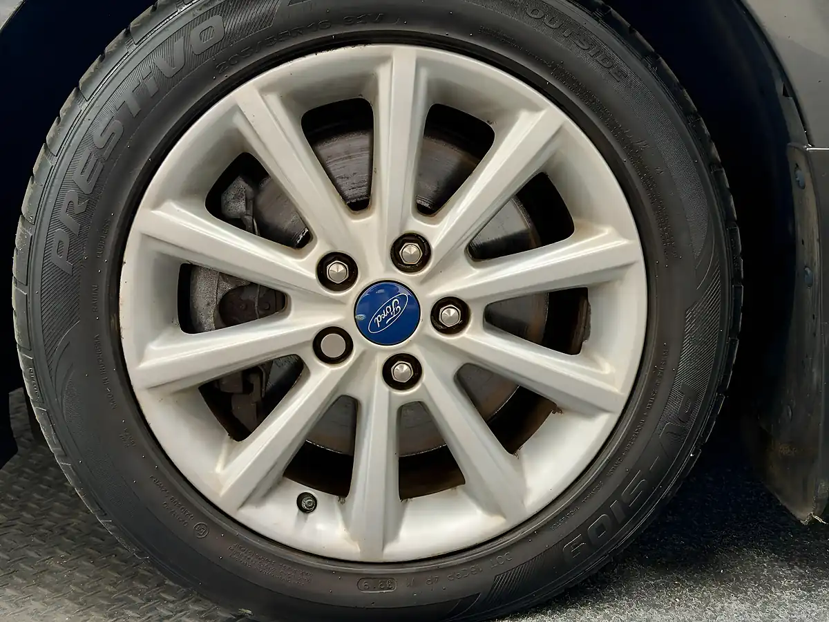 Used 2016 Ford Focus Titanium Grey - Interior and Exterior details 14
