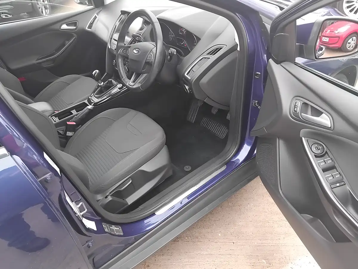 Used 2016 Ford Focus Titanium One Blue - Interior and Exterior details 13