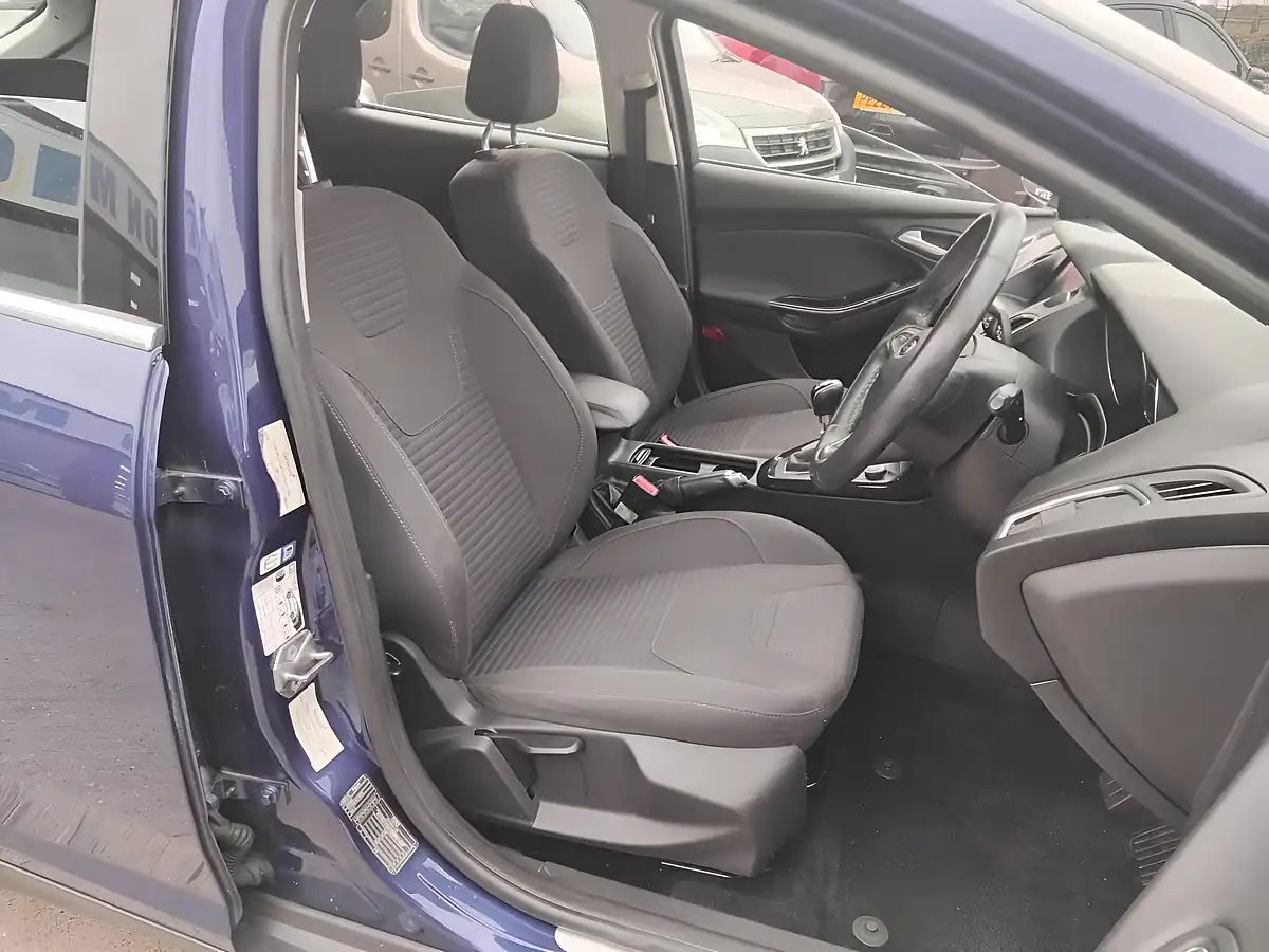 Used 2016 Ford Focus Titanium One Blue - Interior and Exterior details 14
