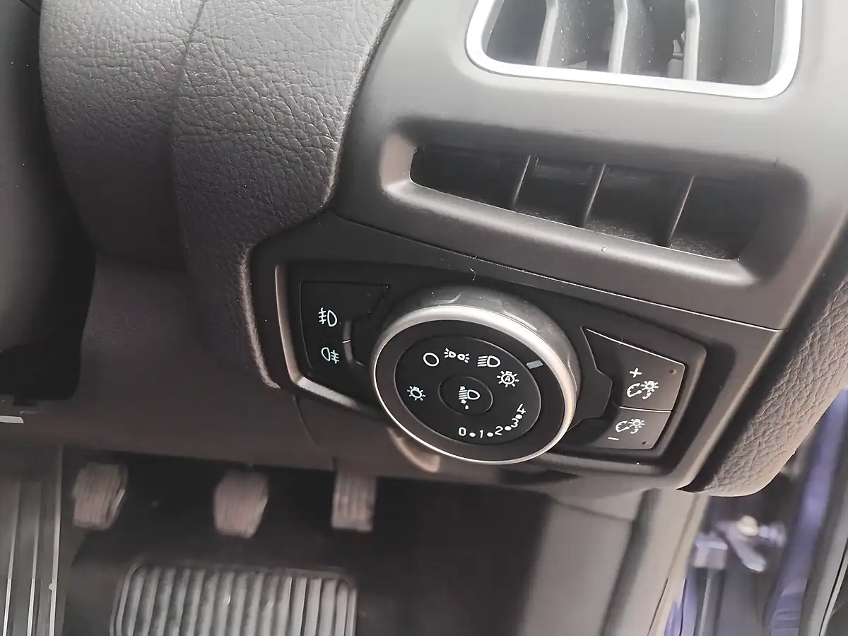 Used 2016 Ford Focus Titanium One Blue - Interior and Exterior details 16