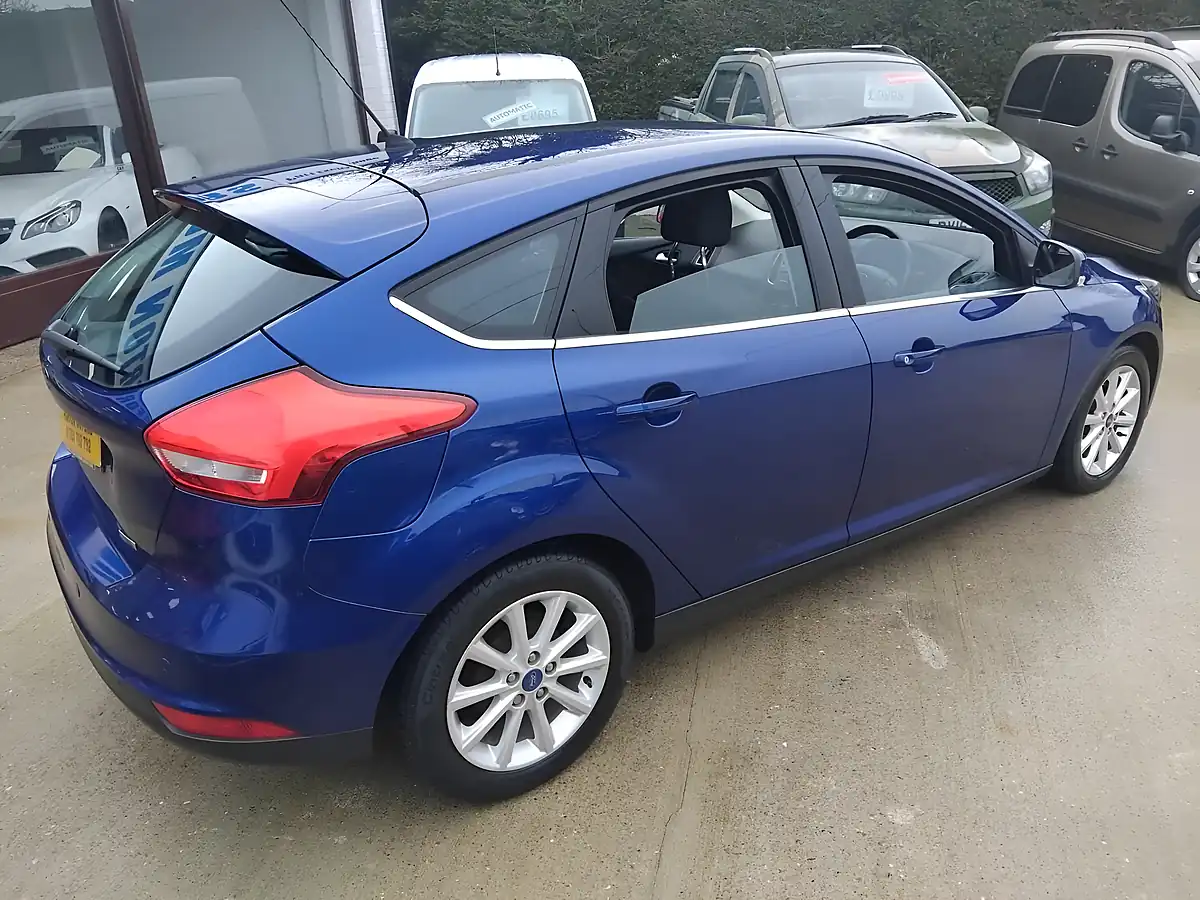 Used 2016 Ford Focus Titanium One Blue - Interior and Exterior details 8