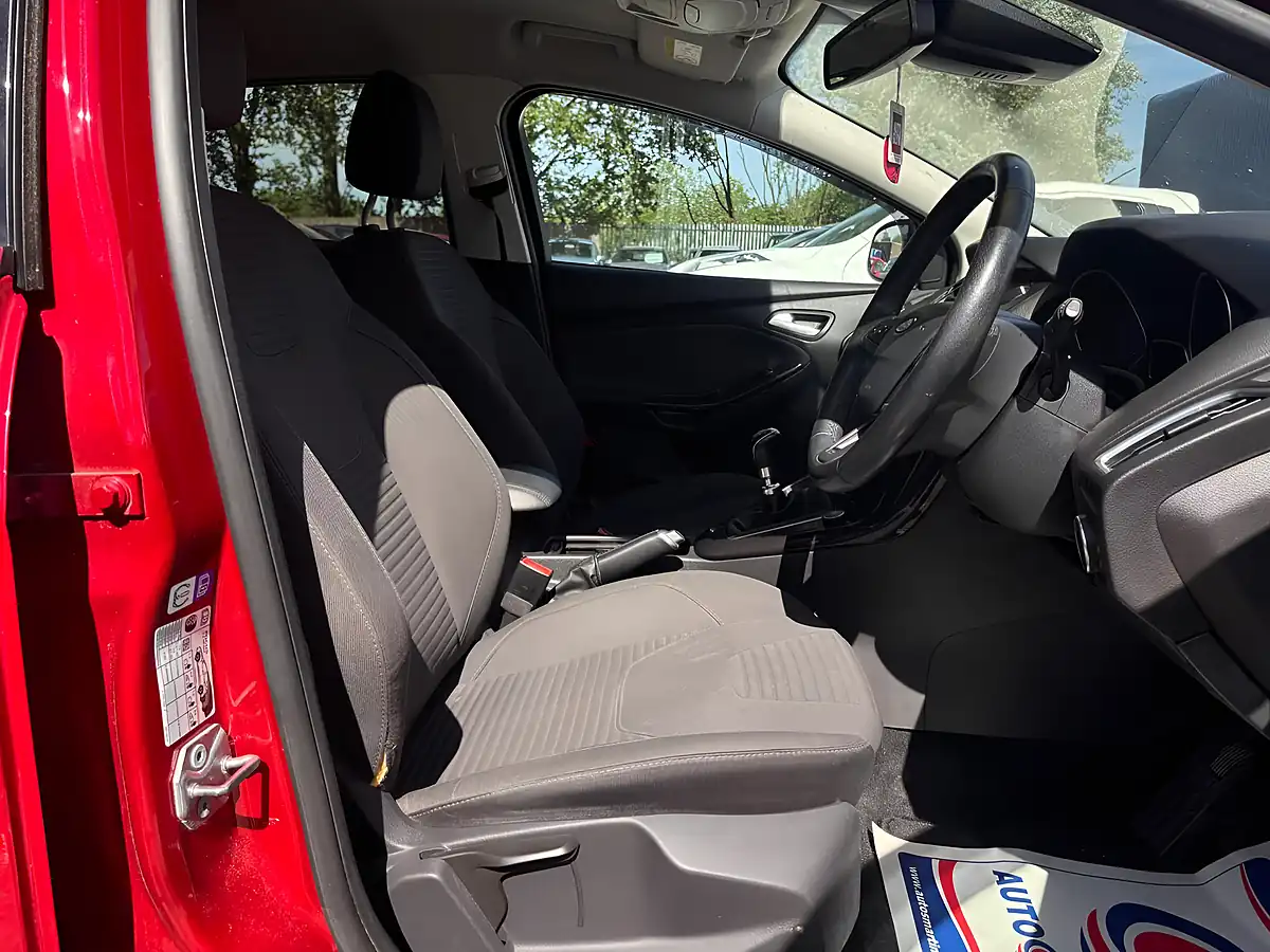 Used 2016 Ford Focus Titanium Red - Interior and Exterior details 10