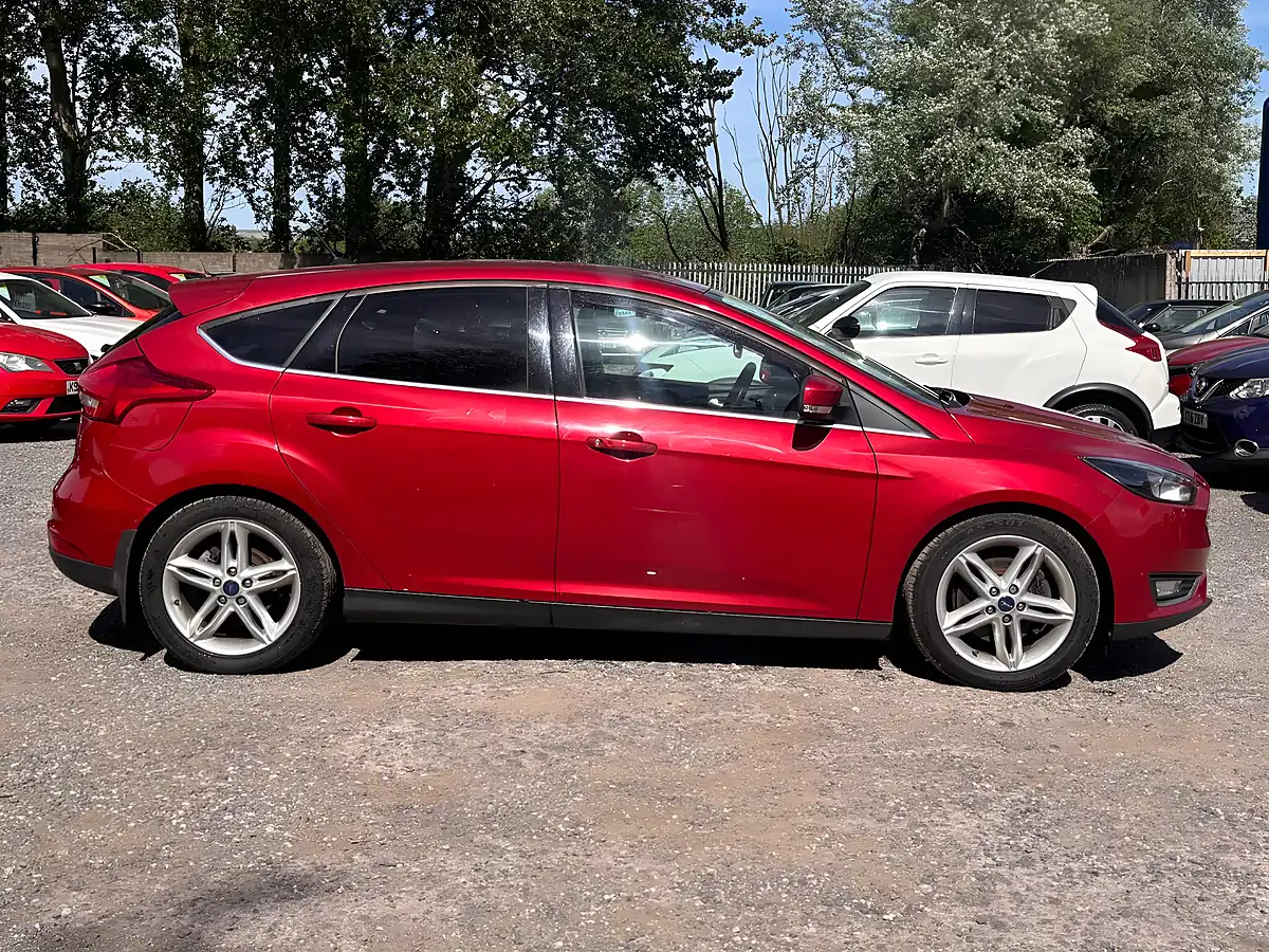 Used 2016 Ford Focus Titanium Red - Interior and Exterior details 8