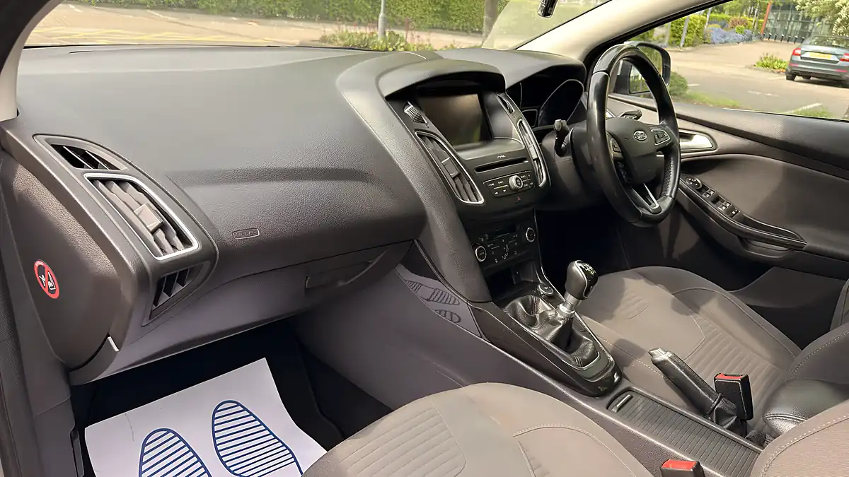 Used 2016 Ford Focus Titanium Silver - Interior and Exterior details 12